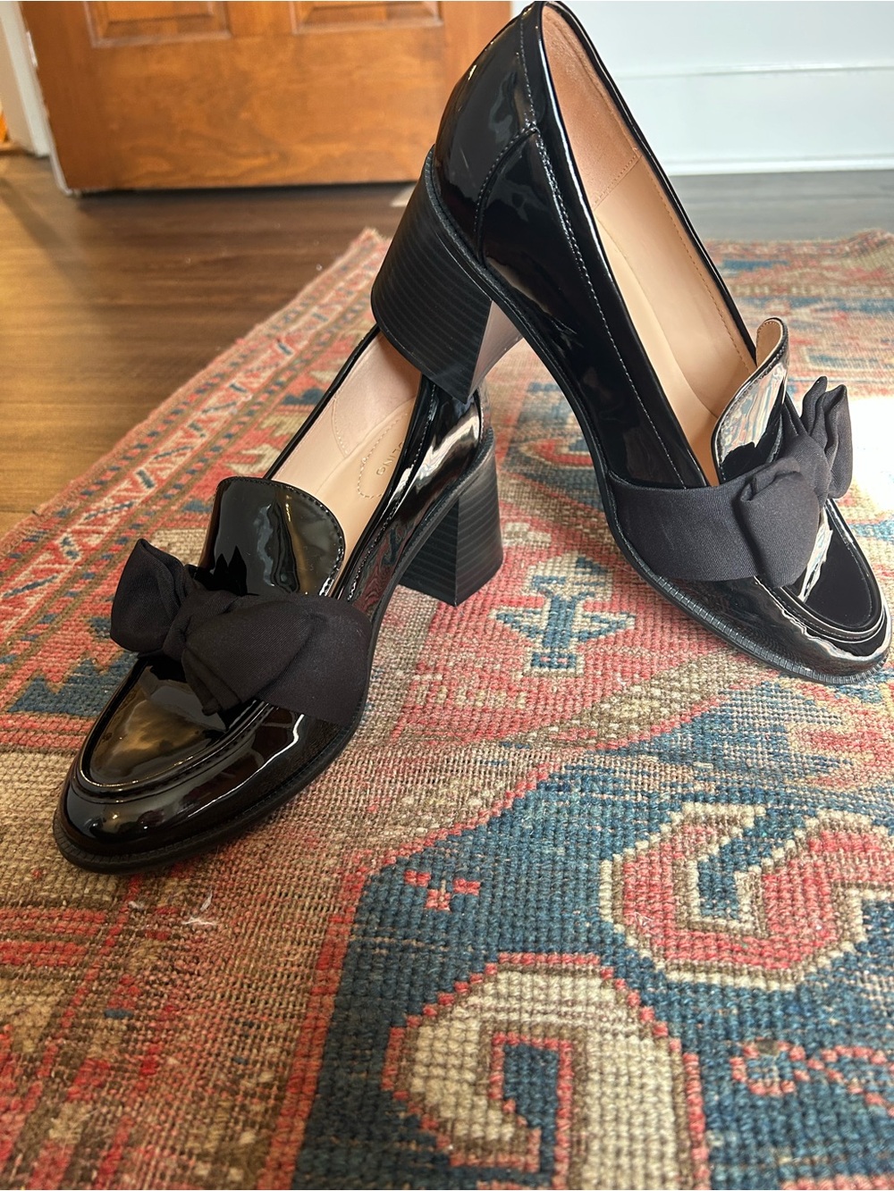 Bandolino Black Patent Loafers with Bow Accent. Women’s 11